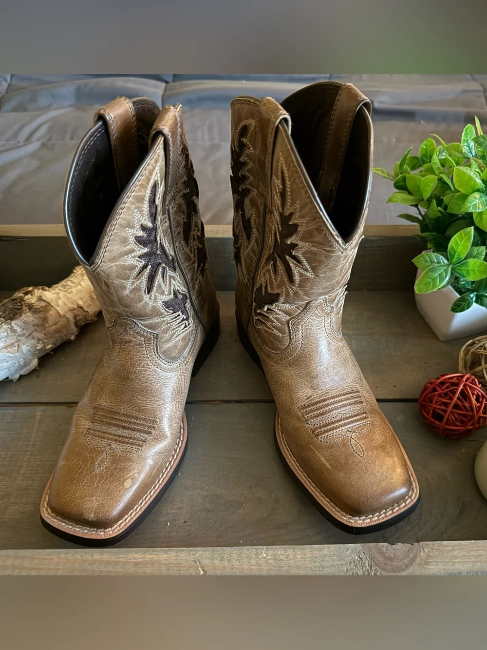 Ariat Brown Tan Western Cowboy Boots with Embroidered Shaft